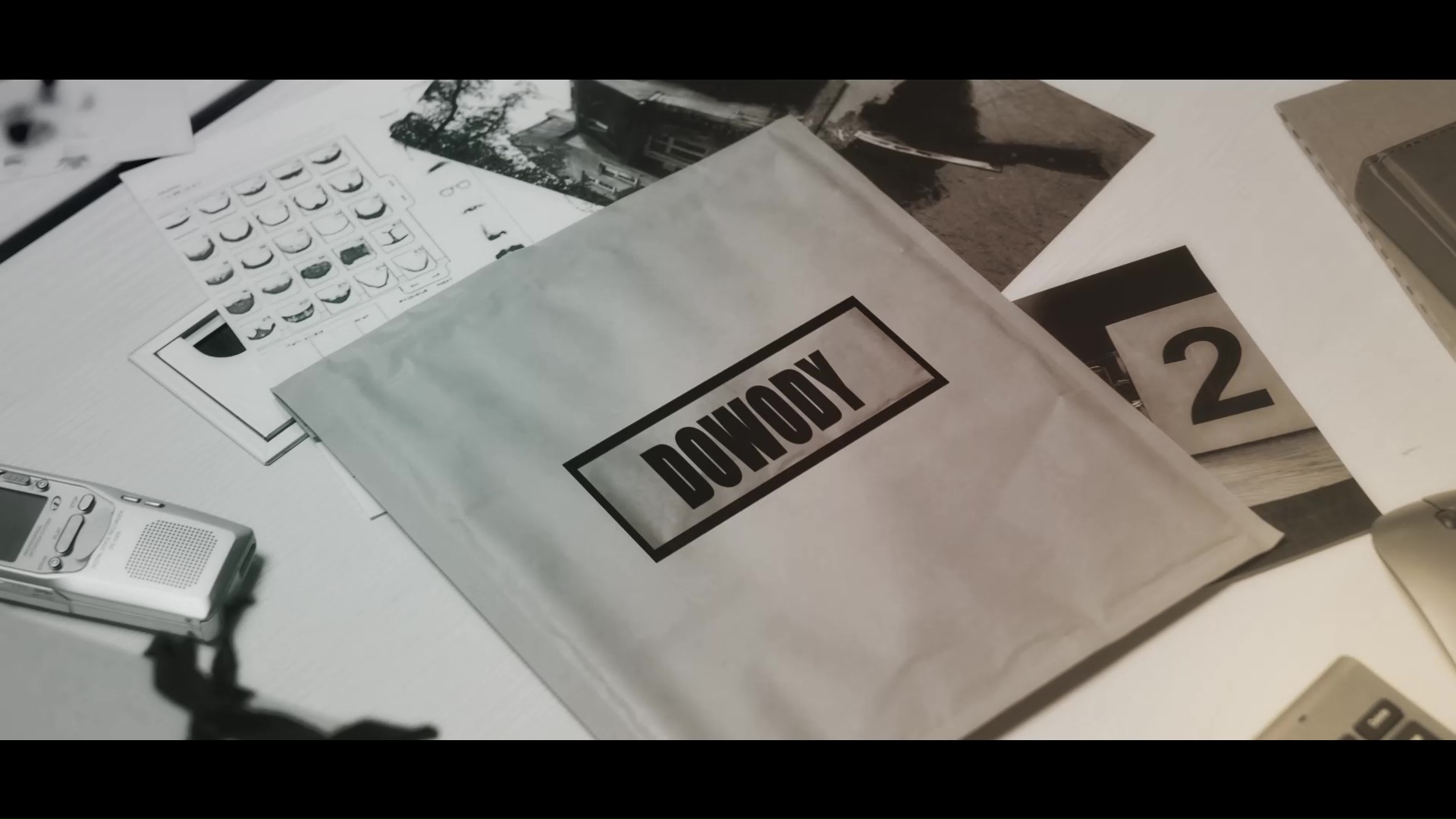 OBRONARemigiusz Mróz  Czwarta Strona